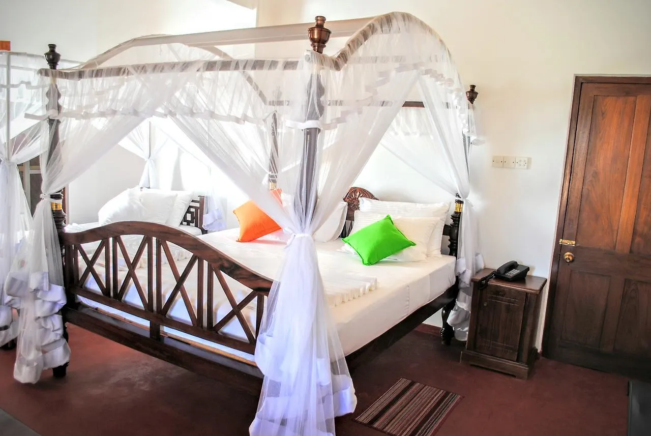 Miura Dutch Edge Hotel Negombo 2*,
